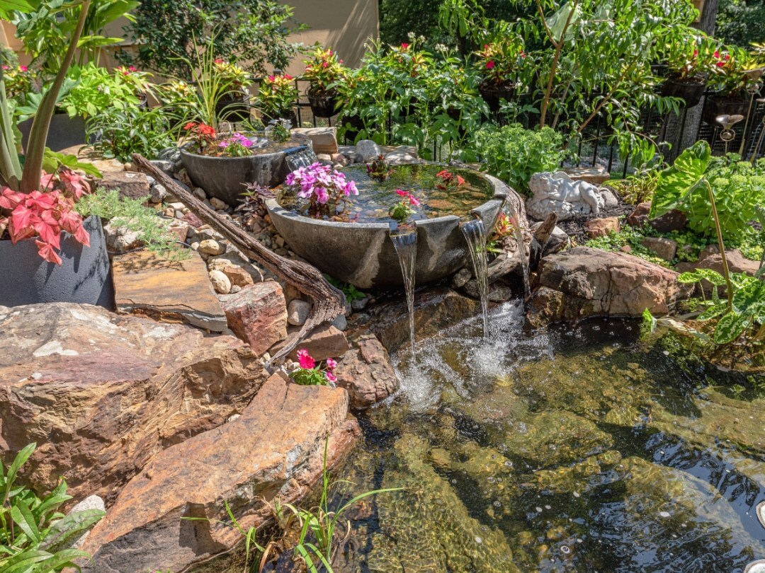 Trey's Lawn & Landscape offers Kansas City landscaping services to residential and commercial clients in the Kansas City Northland, including Parkville, Missouri. 