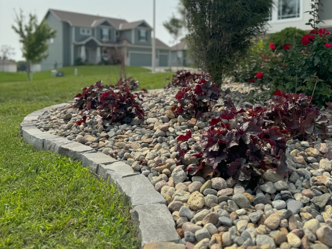 Trey's Lawn & Landscape offers Kansas City landscaping services to residential and commercial clients in the Kansas City Northland, including Parkville, Missouri. 